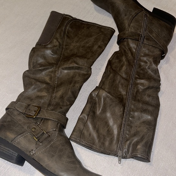 White Mountain Women’s ‘Layton’ Wide Calf Heeled Boots Khaki Green Color Size 9 - Picture 7 of 16